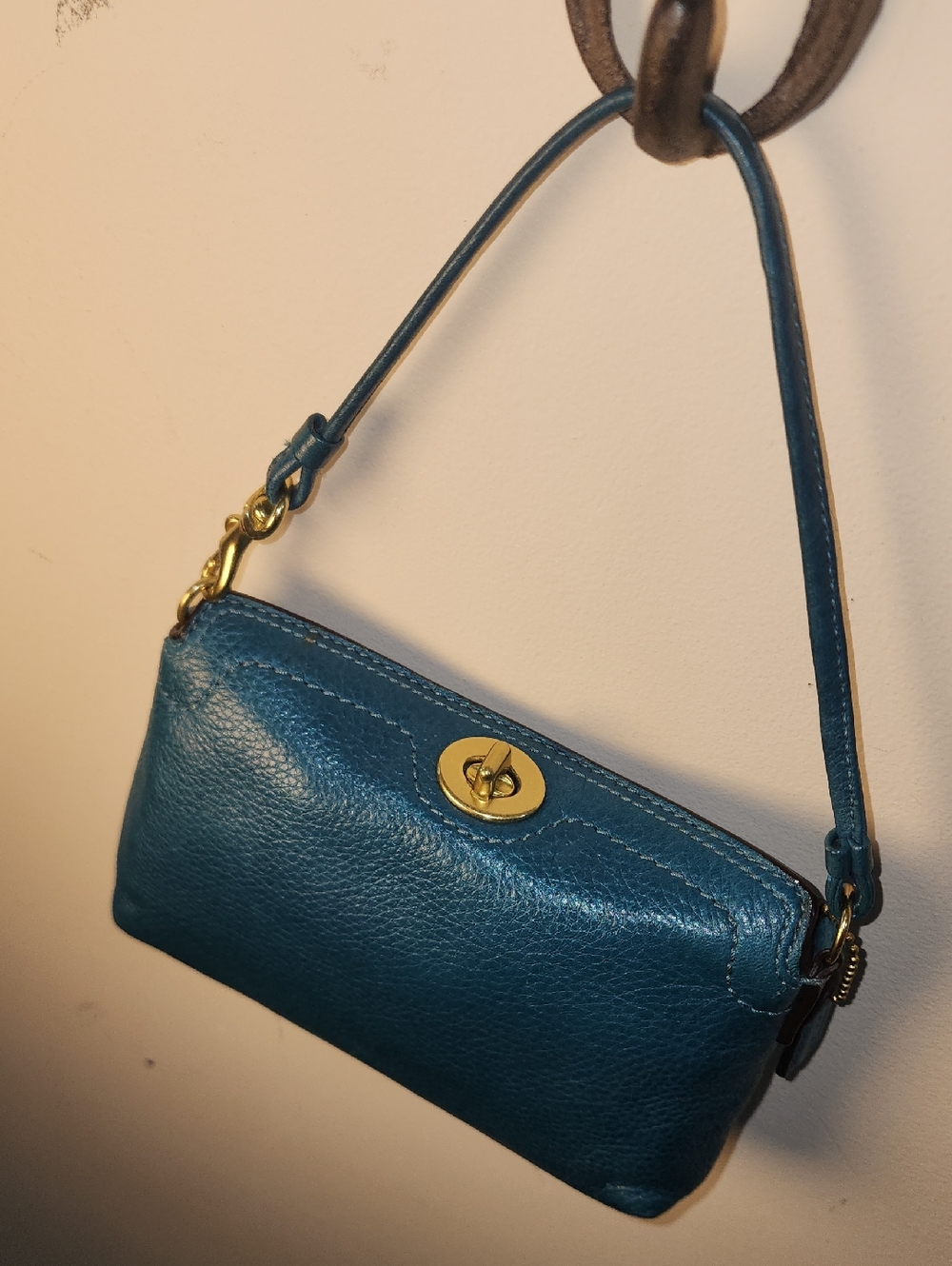 Coach Pebbled Leather Teal Blue Wristlet Clutch Pouch RARE Color Turnlock Gold - Picture 10 of 14